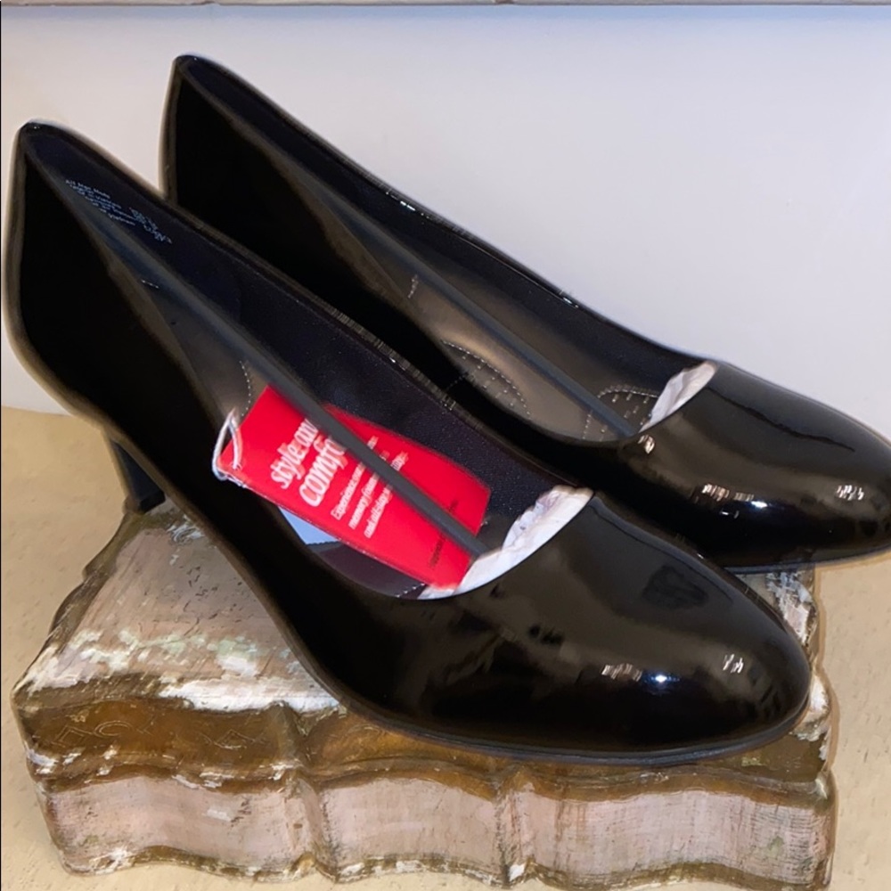 Dexflex Black Patent Comfort Heels